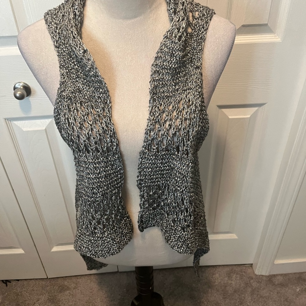 Cecile Benac size L Gray Knit Sleeveless Cardigan